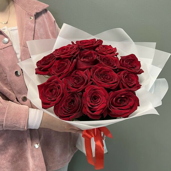 15 красных роз