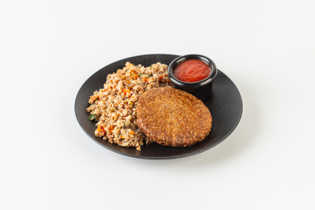 

Гречка с растительной котлетой ВкусВилл и томатным соусом 270 г