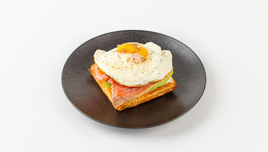 Тост сытный с лососем, сливочным сыром и авокадо