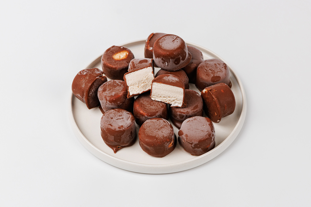 

Пломбир с фундуком в молочном шоколаде "Конфетки"(Продукт замороженный)