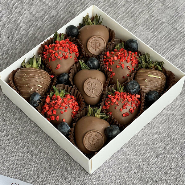 Набор клубники в шоколаде «Фирменный» (9-12 ягод)