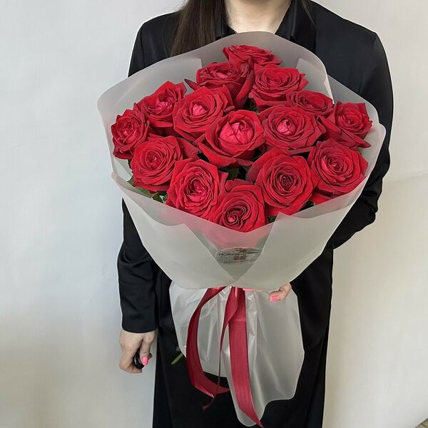 15 красных роз