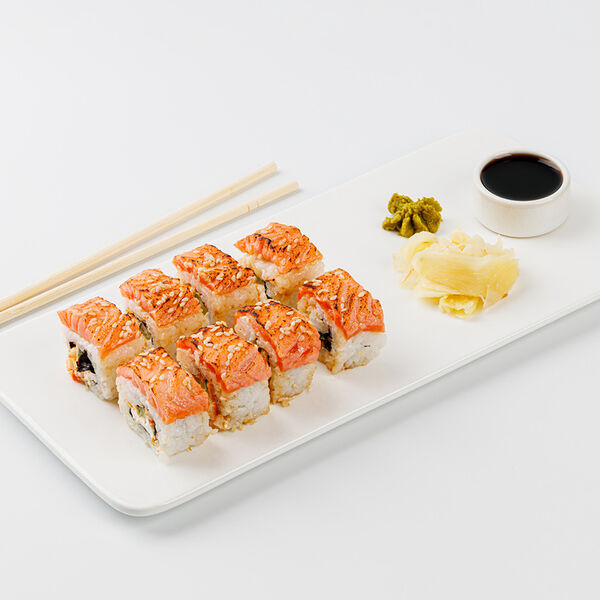 Роллы с опаленным филе форели и крабовыми палочками, 260г