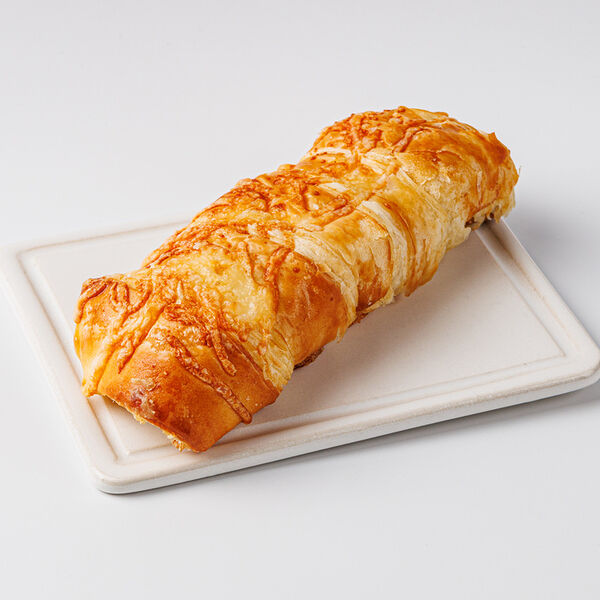 Сосиска в слоеном тесте с сыром и горчицей