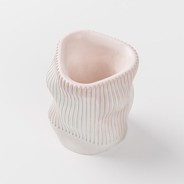 Стакан для ручек и карандашей мятый из бетона розовый