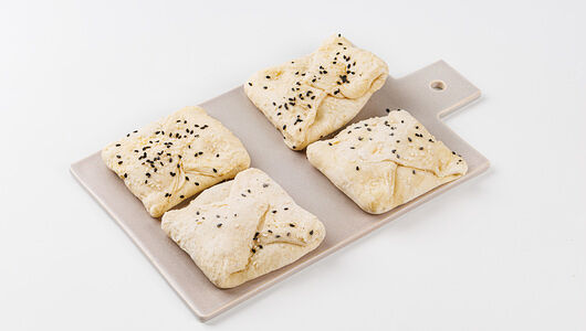 Слойки с сыром и шпинатом замороженная, 480г