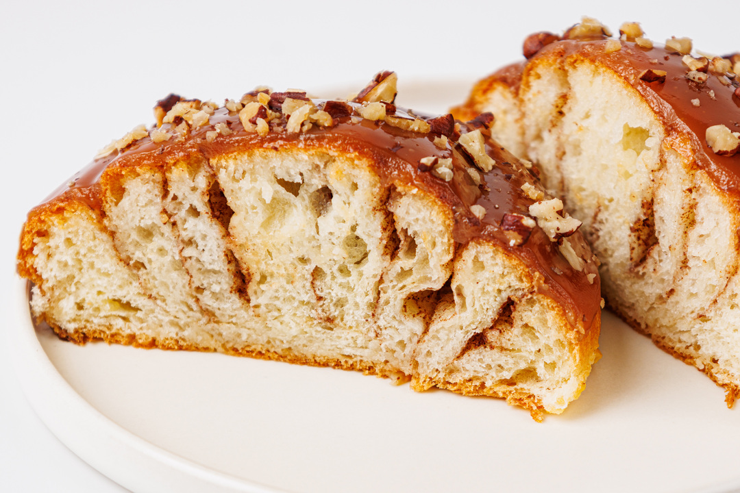 

Улитка с корицей, карамелью и орехом пекан, кафе, 95 г