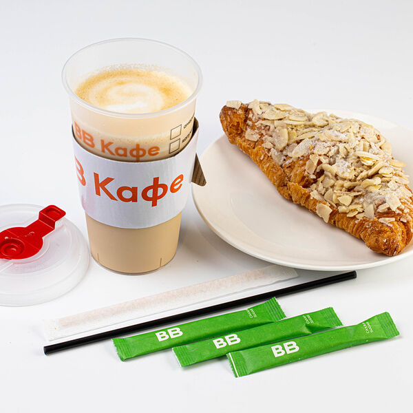 Комбо капучино 0,4 и круассан миндальный из пекарни, кафе