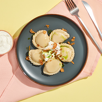 

Вареники с картофелем с сырным муссом и луком фри 210 г