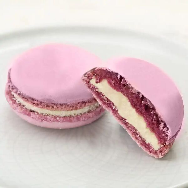 Макарон с кокосовой начинкой МясновЪ Пекарня