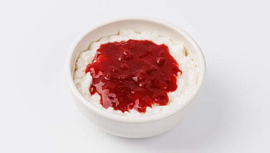 Каша рисовая с клубнично-вишневым топингом 225г