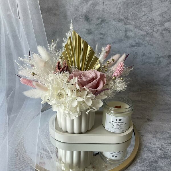 Ваза с сухоцветами и аромасвеча на подносе «Медовая вишня»