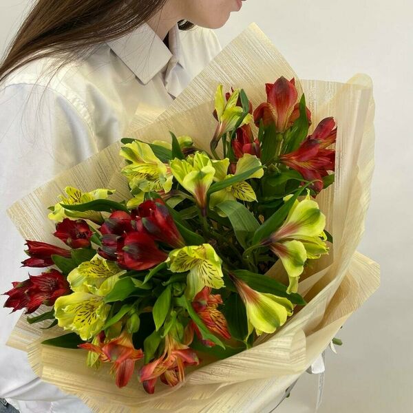 Букет из альстромерии