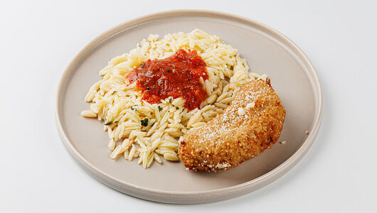 Котлета из индейки и сыра с пастой 