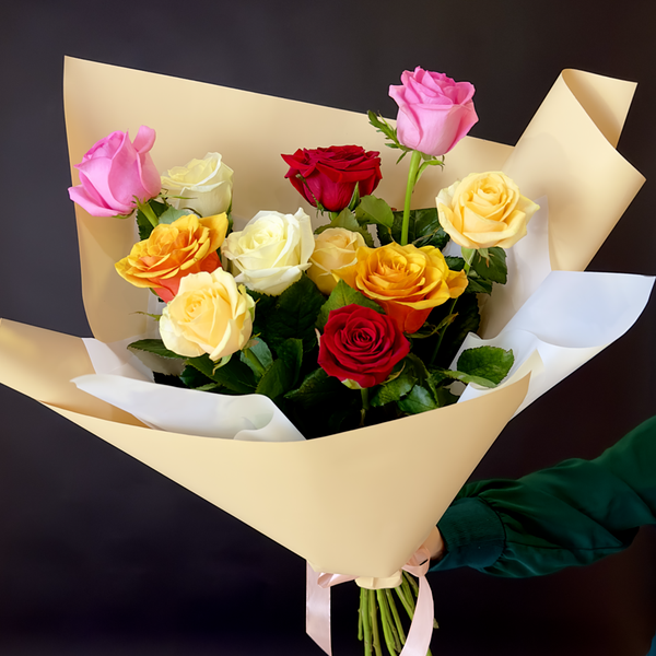 Букет цветов из 11 микс роз Россия