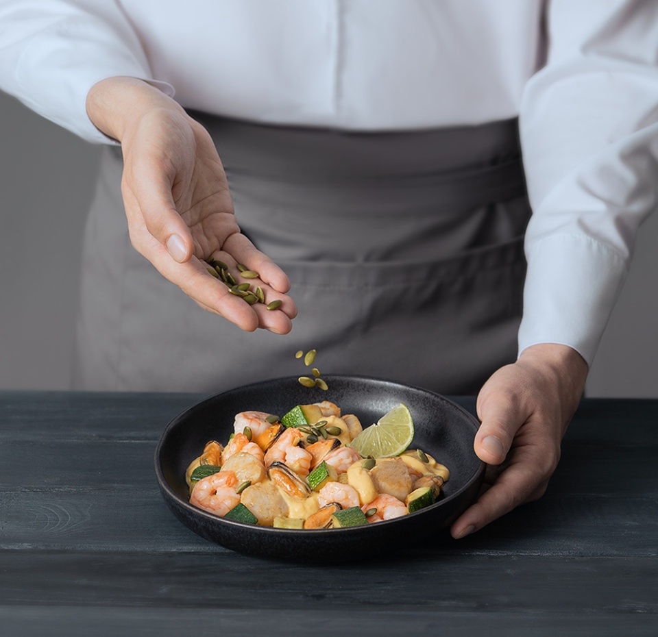 

Морепродукты под тыквенным соусом с цукини, a la carte, «Почти готово», 210 г, Россия