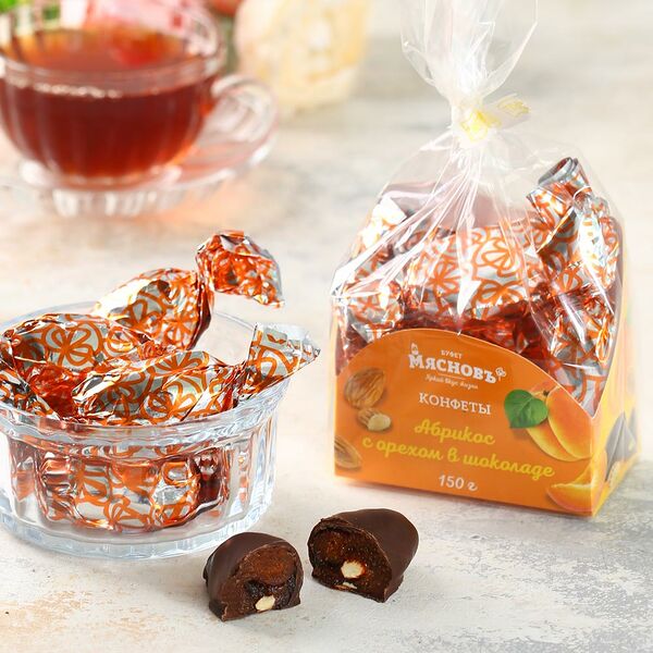 Конфеты абрикос с орехом в шоколаде МясновЪ Буфет