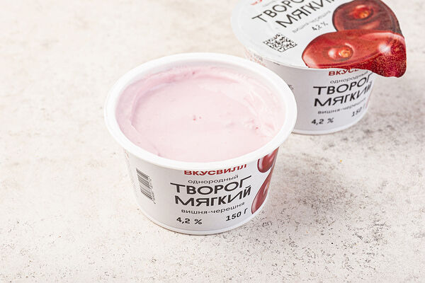 Творог мягкий Вишня-черешня однородный 4,2%