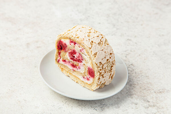 Пирожное меренговое фисташка с малиной, кафе