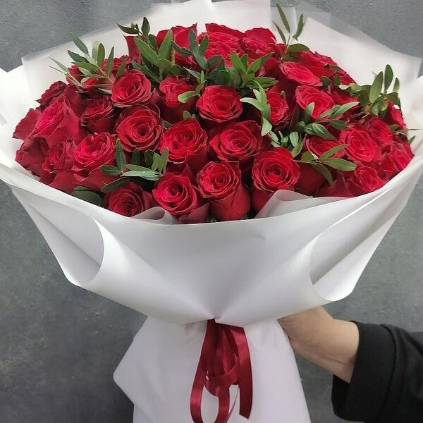 51 роза красная