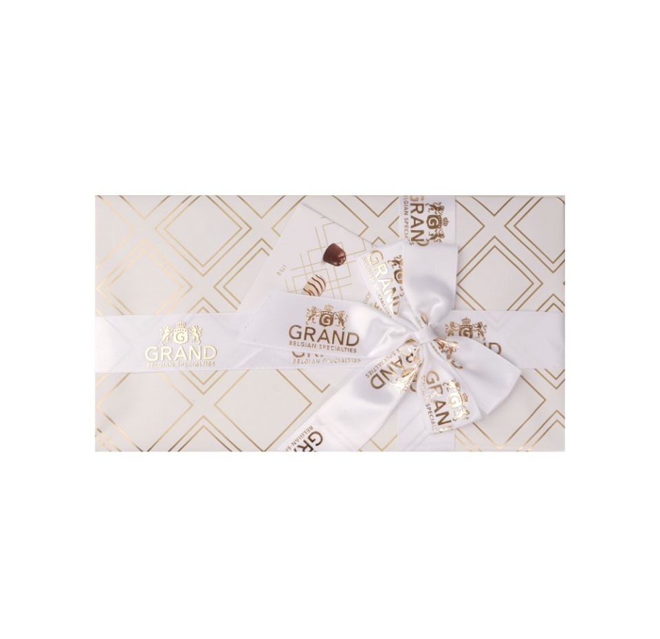 

Ассорти шоколадных конфет Grand в белой упаковке с бантом 175 г Бельгия