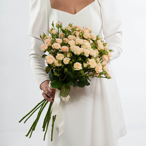 Букет из 11 нежно-розовых кустовых роз