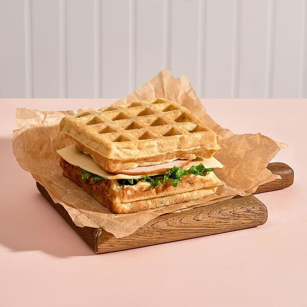 Вафля-сэндвич с копчёной индейкой, сыром и запечённым перцем 240г, Россия