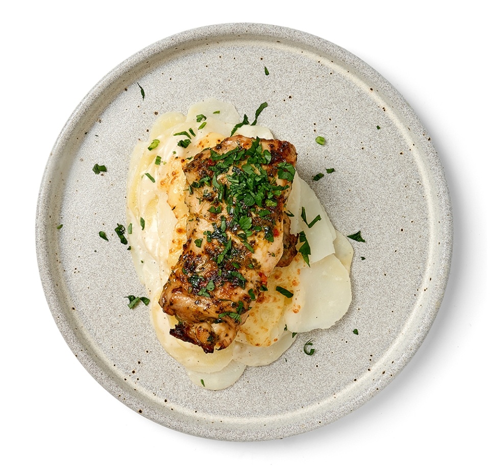 

Филе бедра куриное в соусе чимичурри с картофельным гратеном для запекания A LA CARTE, Почти готово