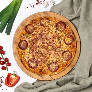 Пицца мясное ассорти из печи