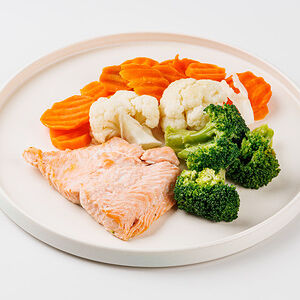 Шашлык из семги с овощами на пару