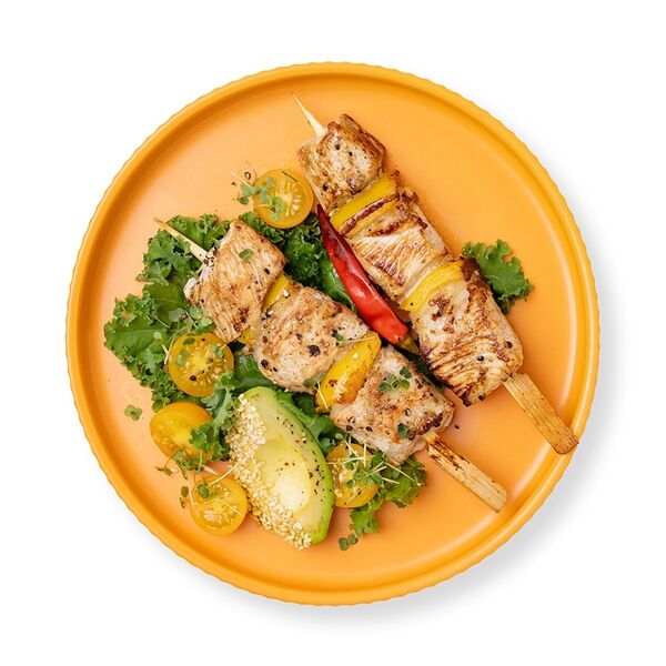 Шашлык из филе индейки на шпажке с декором Почти готово, Россия