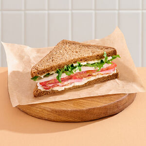 Сэндвич с курицей и беконом