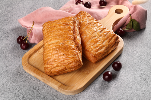 

Слойка ЛЕНТА FRESH с вишней, 100г