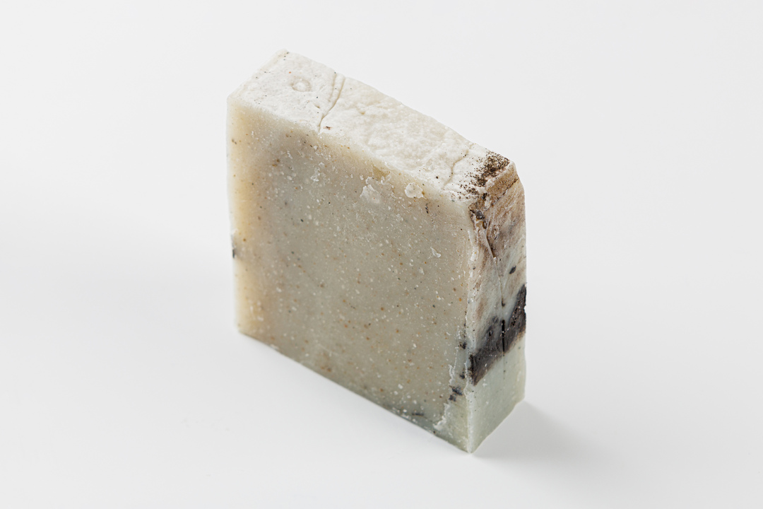 

Мыло для рук и тела с глинами хвойным ароматом 100 г