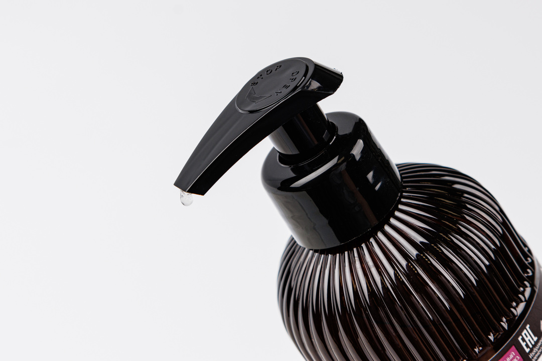 

Шампунь парфюмированный Вкусвилл увлажняющий для всех типов волос Тонка 300 мл