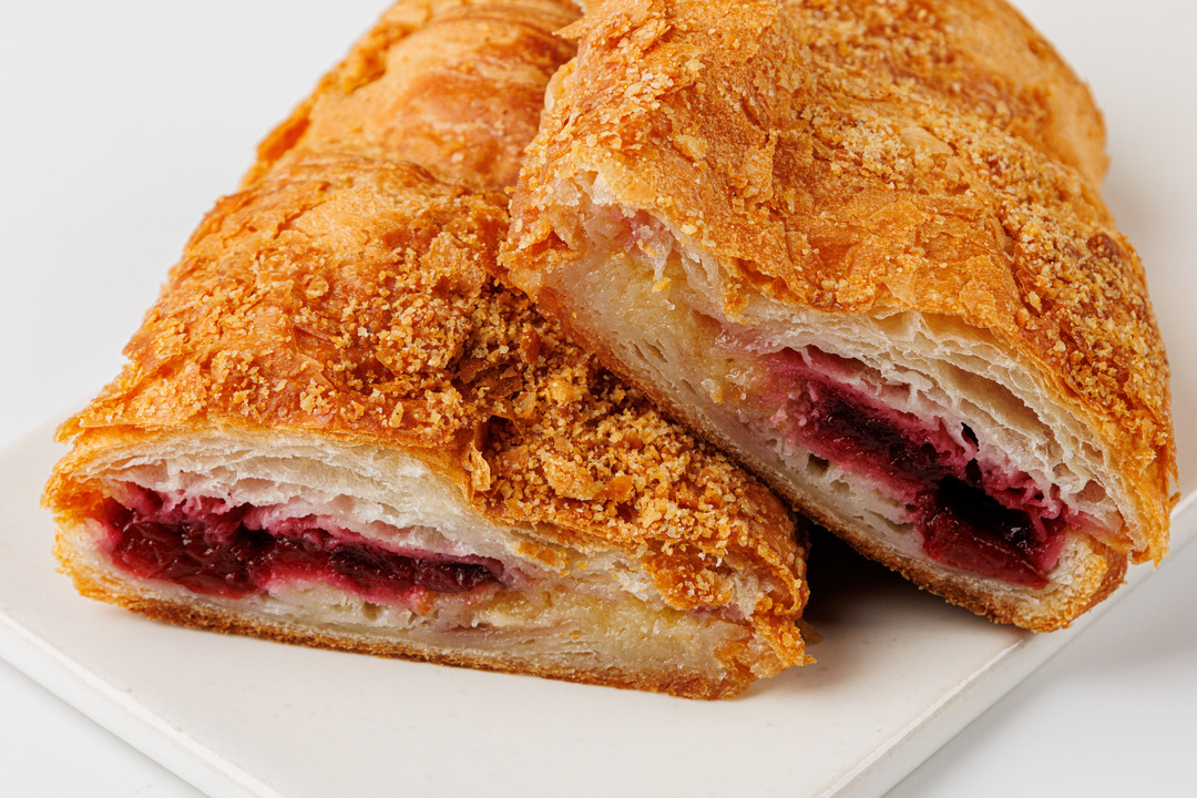 

Круассан ВкусВилл миндальный с вишней, 150 г