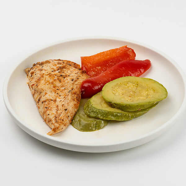 Грудка куриная на пару с запеченными овощами гриль 210 г