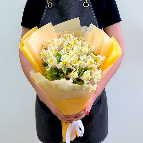Букет из 9 кремовых альстромерий