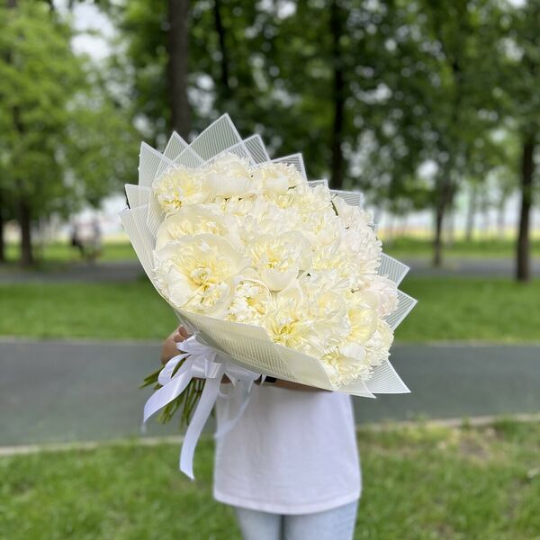 Букет из 25 Белых Пионов