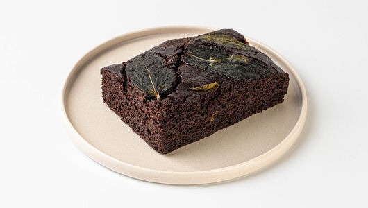 Брауни с клюквой и мятой веган, кафе. замороженный