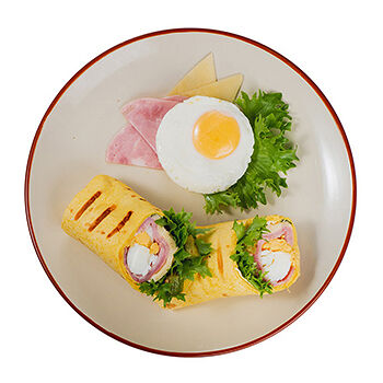 Ролл с ветчиной и яйцом