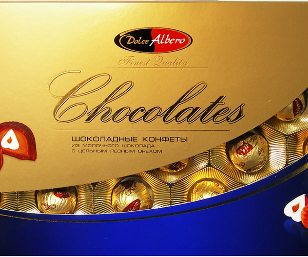 Конфеты DOLCE ALBERO из молочного шоколада с цельным лесным орехом