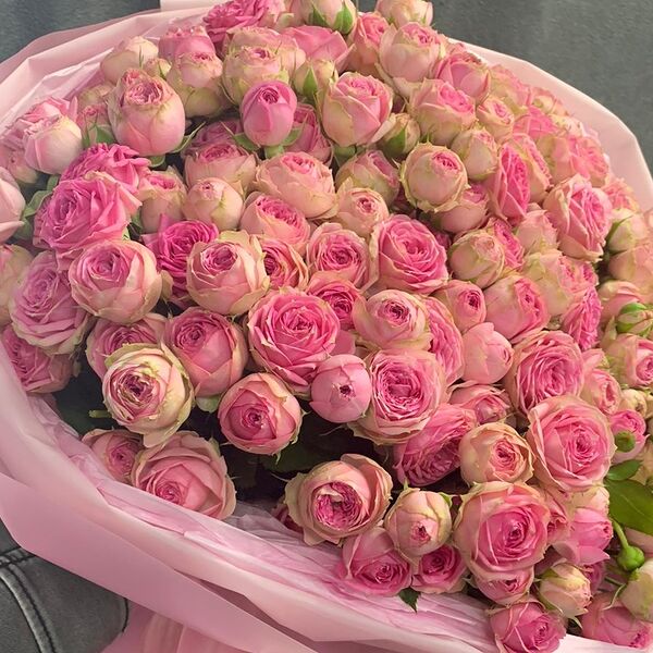 Букет из кустовых роз