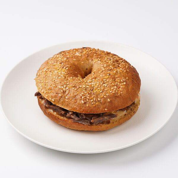 Бейгл с томленой говядиной, 190 г