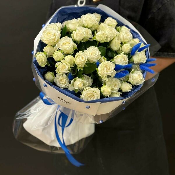 Букет из 11 кустовых белых роз