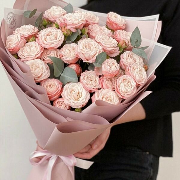 Пионовидные кустовые розы бомбастик