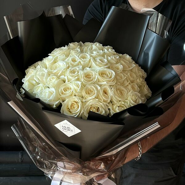51 белая Роза в чёрной упаковке