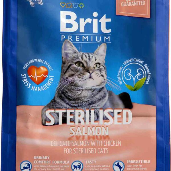 Корм для стерилизованных кошек Brit Premium с лососем и курицей