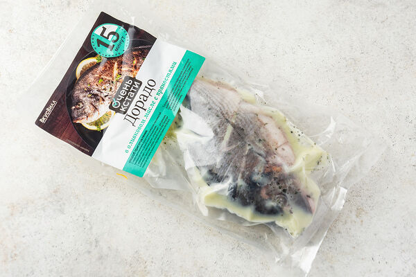 Дорада в оливковом масле с пряностями