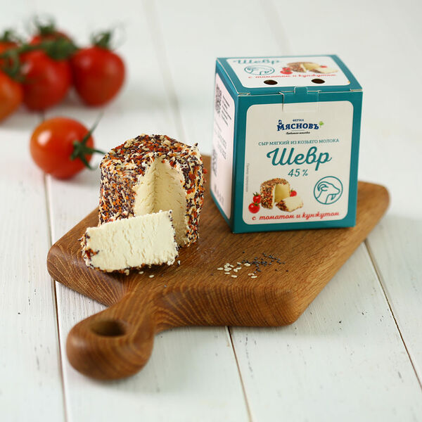 Сыр Шевр мягкий из козьего молока 45% с томатами и кунжутом МясновЪ Ферма